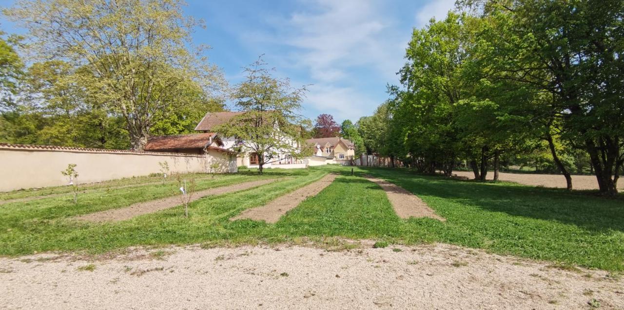 Ferienwohnung Aux Domaines D'Automne Peronnas Exterior foto